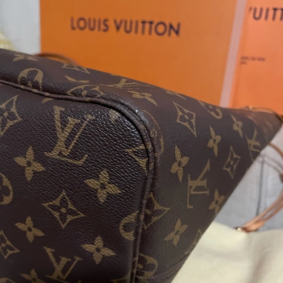 Louis Vuitton Monogram Canvas Neverfull MM - Picture 13 of 16